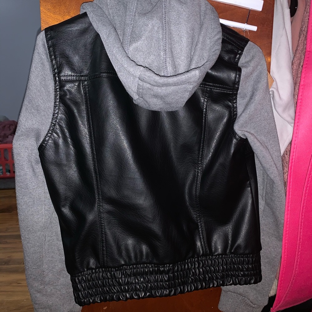 Leather jacket - Picture 2 of 3